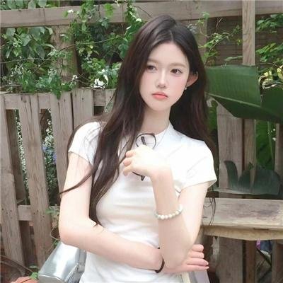 九顶假发的女孩